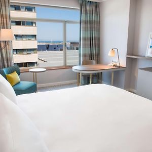 Zimmer mit Kingsize-Bett